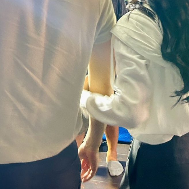 ทีมงานบรีฟนานๆๆ เลยค่ะ 🫠🫠🫠 
หนูชอบเห็นคนจับมือกัน 🧡🧡🫶🫢

#เทศน์อุ้ม       #TateOom