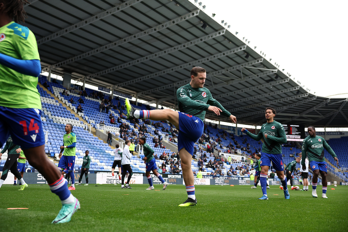 ReadingFC's tweet photo. Final preparations. ✅

Kick-off, next. 

#REAFLE | #ReadingFC https://t.co/ylzr4rx5ao