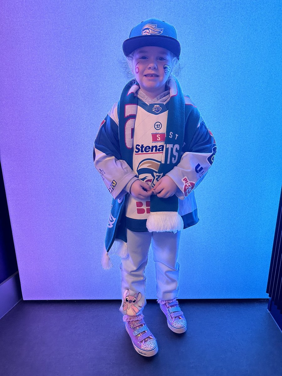 No sure Charlotte could be wearing more <a href="/BelfastGiants/">Belfast Giants</a> merch #giantsselfie