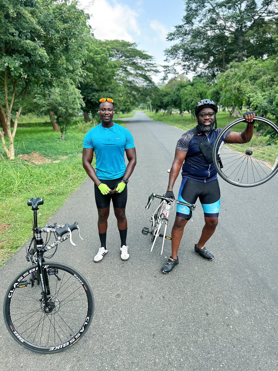mistameister's tweet photo. Today’s ride ended abruptly for me. Had a puncture 8km into our ride. Turned the repair process into a photo moment 🤣 #RideToRise 🚴 https://t.co/Q9Bn9rG5Il