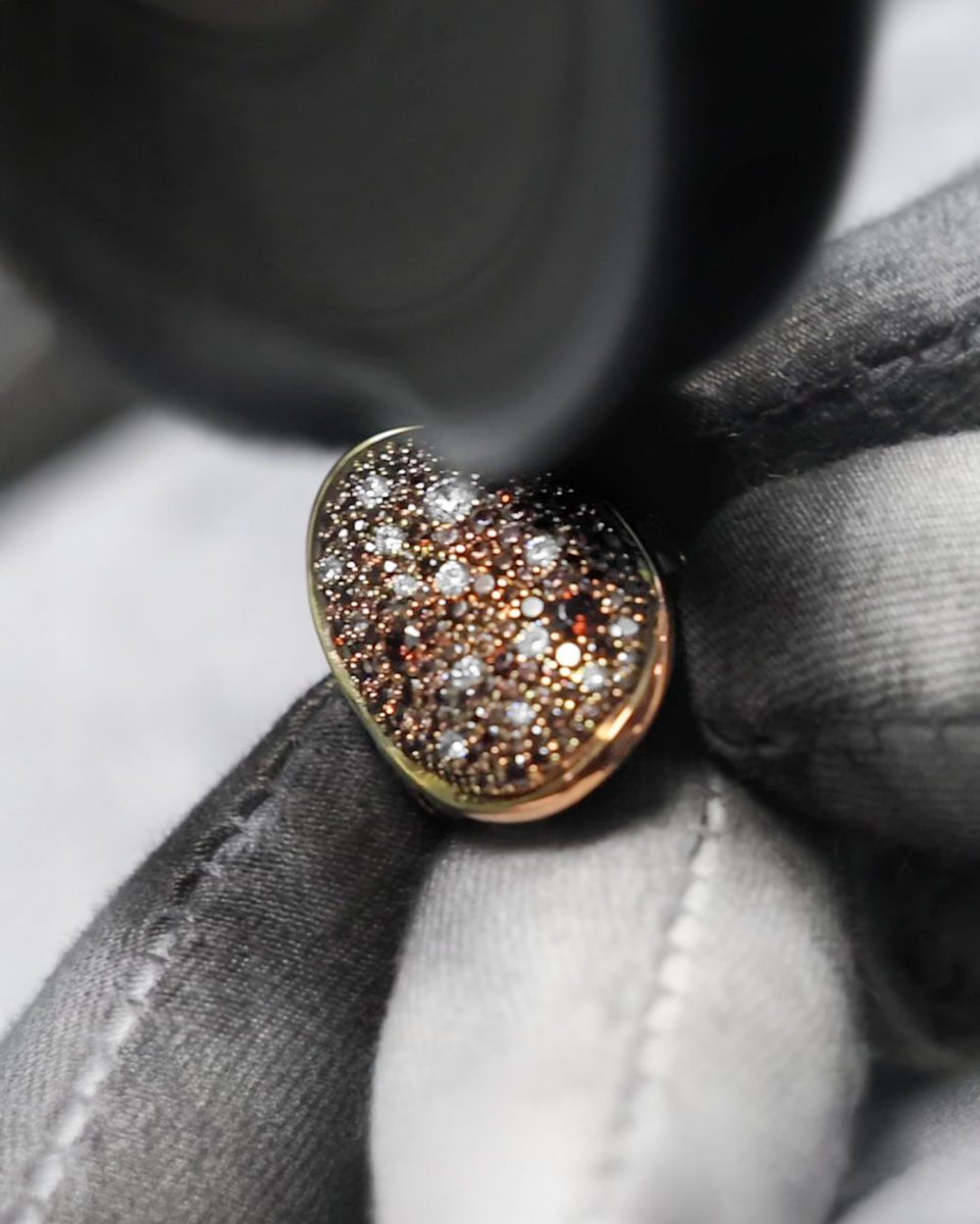 apm_monaco's tweet photo. From Concept to Craft ✍🏼 Every detail in Collection Automne reflects the craftsmanship and care that goes into its creation.
#APMmonaco #AutomnebyAPM #Craftmanship #HandmadeJewelry #FineJewelry https://t.co/D2G0ILngZx