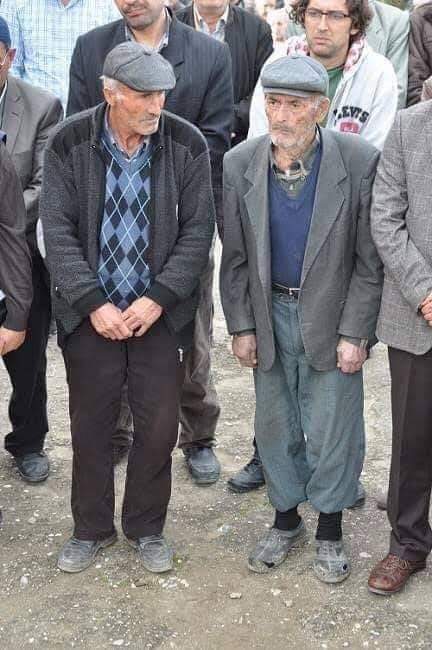 Şehit babası.. 
Evi yıkık, döşeği çuldur
Oğlu şehit, gelini duldur
Bu vatanı koruyanlar
Neden hep yoksuldur 
<a href="/alitilkici38/">Ali Tilkici 🇹🇷</a> 
#UzmanÇavuşlarKırgın