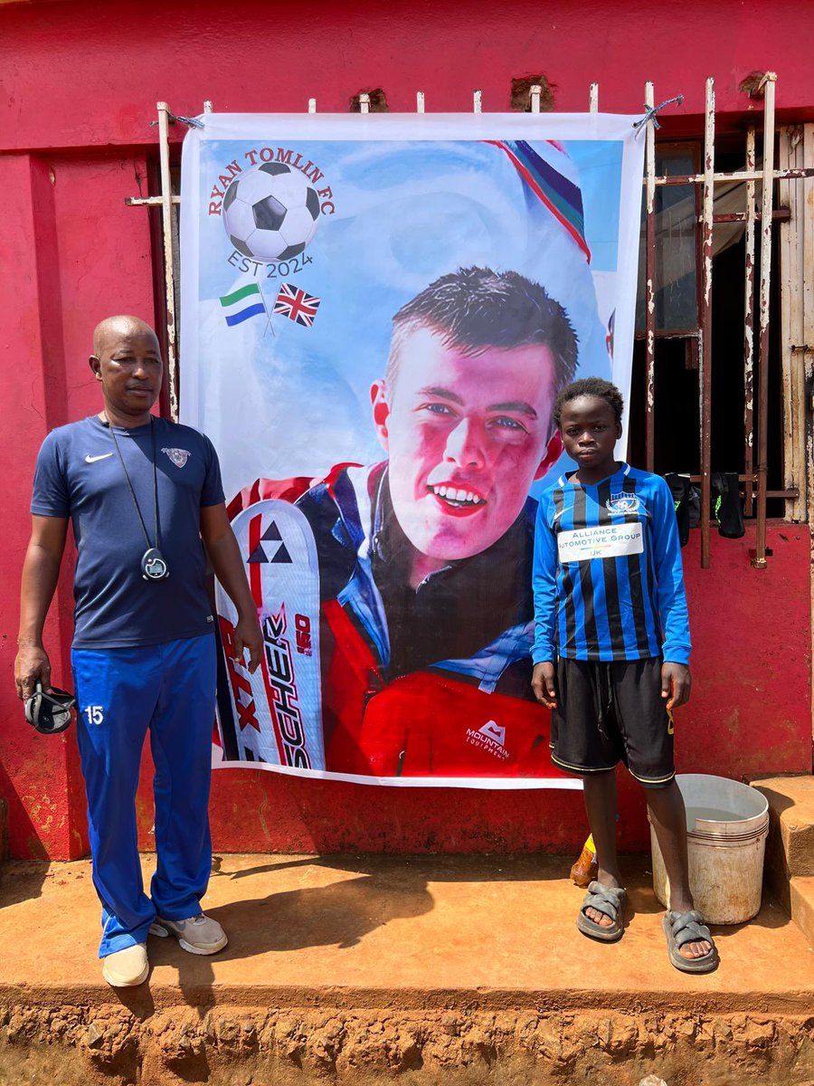 KitAid's tweet image. Some very poignant pictures as Josiah King honours his best friend, Ryan Tomlin from #HemelHempstead who sadly lost his life in Afghanistan in 2012
Thanks to @HarvestersFC for the kit which is now in #SierraLeone
@HertfordshireFA