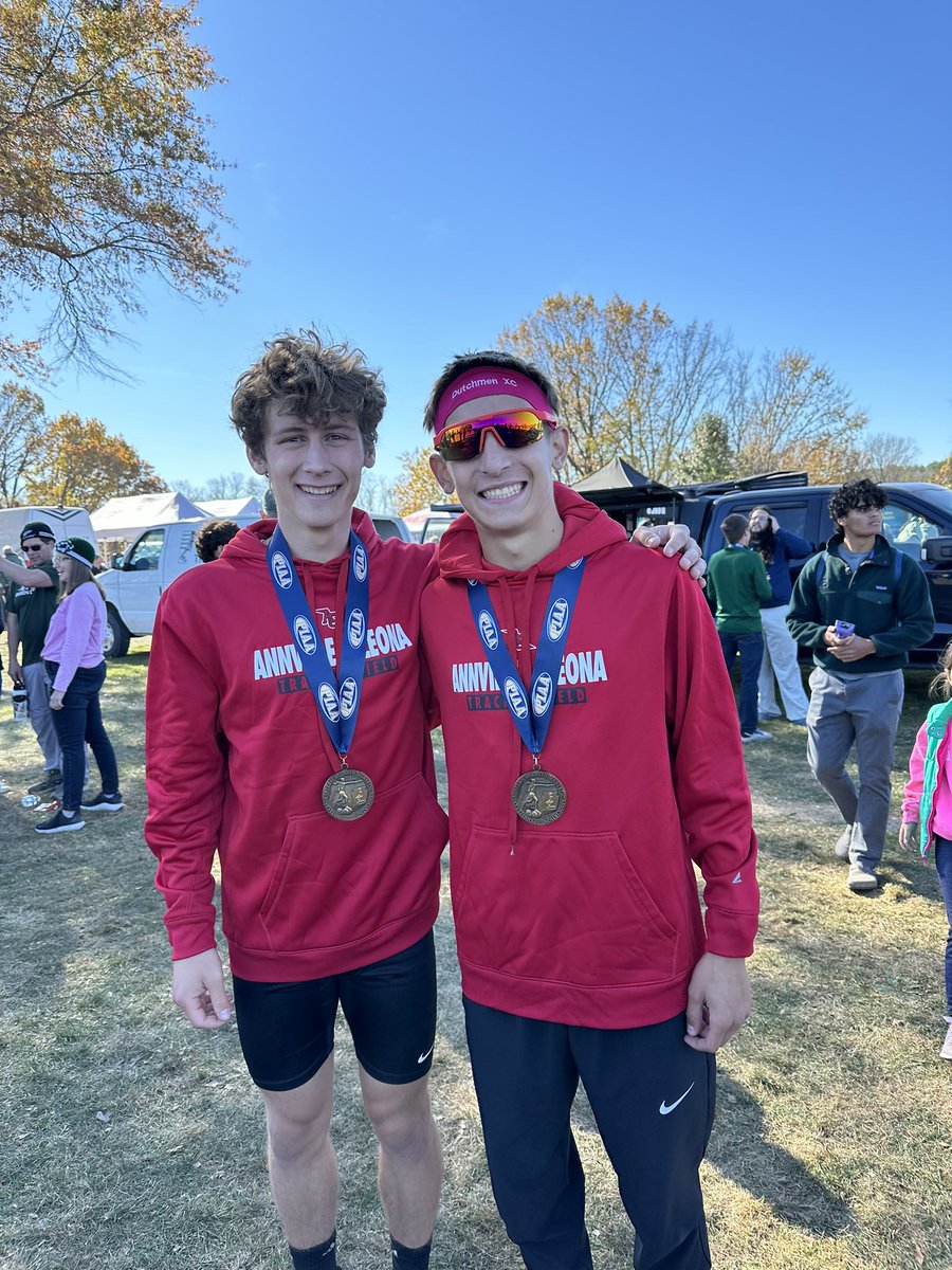 acxcdutchmen's tweet photo. What a beautiful day to end our XC Season! Mackenzie Stellmach earns her first Ind’l State Medal with a 14th Place Finish, Oliver Funck earns his second Ind’l State Medal with an 18th Place Finish, and Landon Hostetter earns his THIRD Ind’l State Medal with a 21st Place Finish!! https://t.co/aCWcTSjZ1o