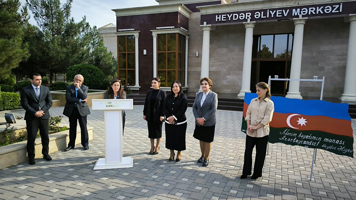 HaciqabulM's tweet photo. Hacıqabulda "Mənim dünyam" adlı sərgi açılıb
Zəfər günü ərəfəsində Hacıqabul rayon Heydər Əliyev Mərkəzi və rayon Tarix-Diyarşünaslıq Muzeyinin birgə təşkilatçılığı ilə "Mənim dünyam" adlı sərgi təşkil edilib.
#ŞirvanSalyanRMİ #Hacıqabul #mərkəz #muzey #sərgi https://t.co/mHoasK9iE4