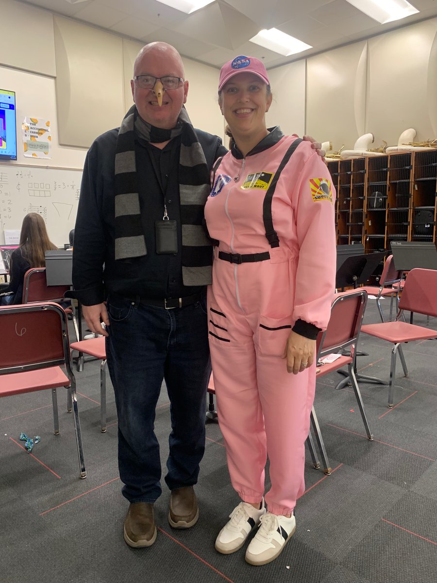 MrsBell00's tweet photo. Hudson teachers and staff joining in on the Halloween fun 🎃. https://t.co/krbOUZVZOn