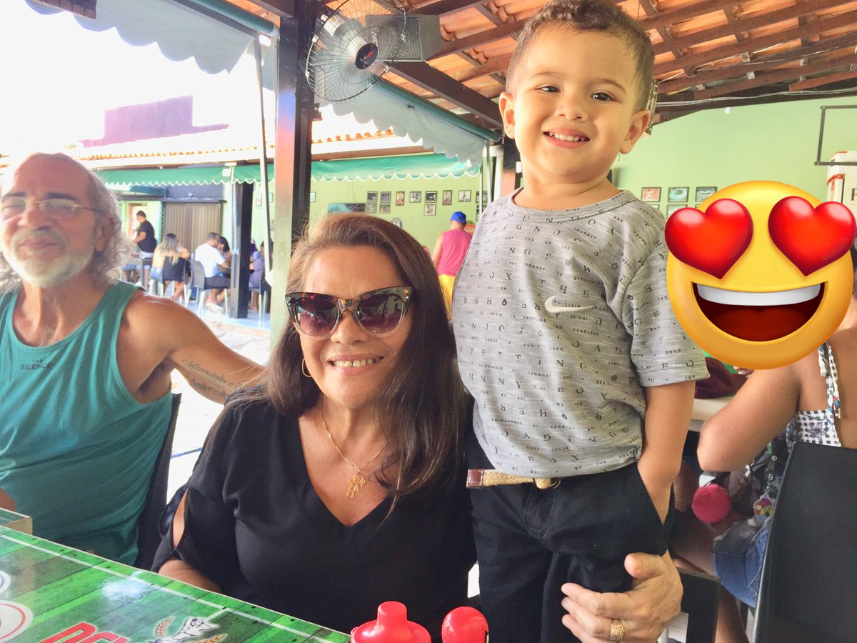 EmanuelDennerSR's tweet photo. Minha mãezinha querida, Dra. Luiza Sena… sempre procuro lembrar da sra. com esse sorrisão no rosto,  essa alegria contagiante d sempre - sua marca inconfundível 🥹
Hoje (02.11 - dia de finados), em família, aproveitamos p/ lembrar d vários momentos vividos juntos 
Te amamos 😍 https://t.co/jxmeBR4SxC