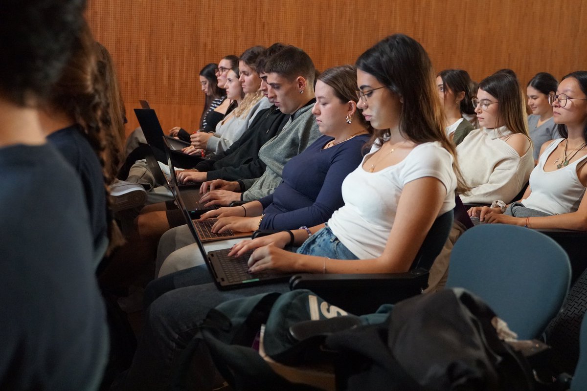 🙏🏽Gràcies al Sr. David Ruiz (El Xerpa) per la conferència impartida el divendres 25 d’octubre a l’alumnat de segon del Grau en Publicitat i Relacions Públiques. 

Els hi va donar molts grans consells sobre Màrqueting en l’Era Digital 💡