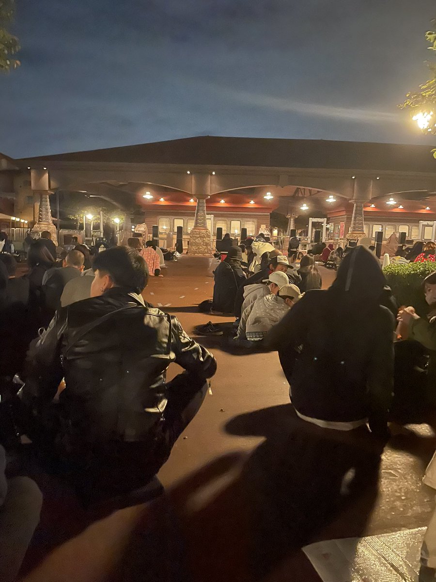 ディズニーシーエントランス前来てる