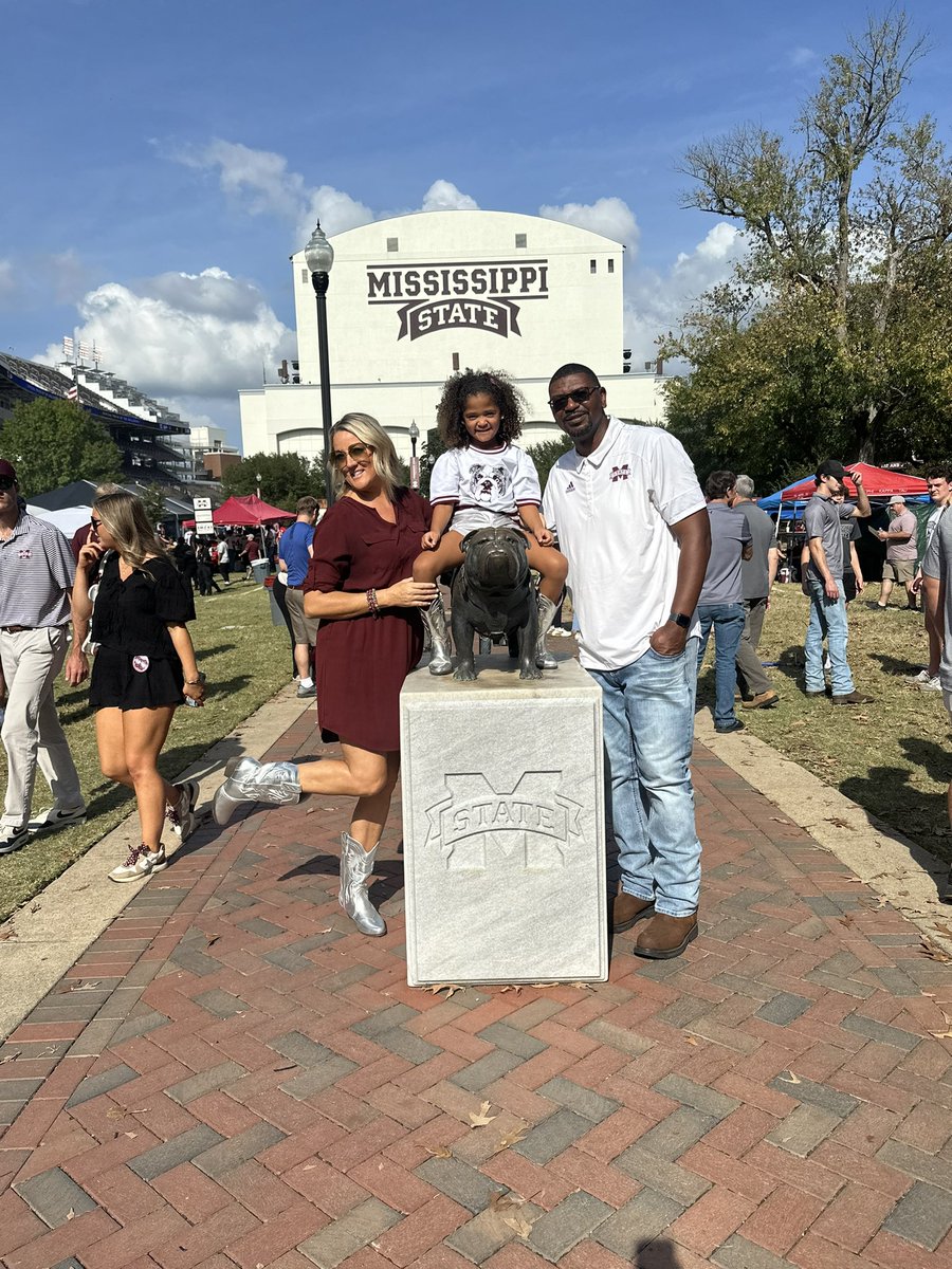 sweet_SaraLee's tweet photo. #HailState …the Harpers https://t.co/Z0UqWgPeP4