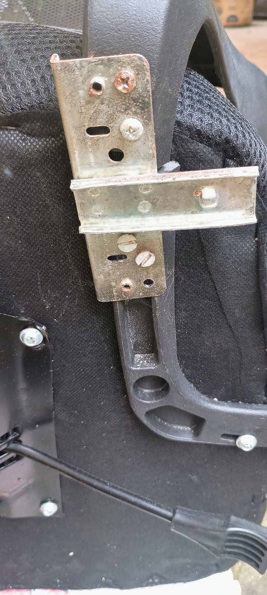 cascunho's tweet photo. Hoje é o dia de dar meu testemunho nesse site... finalmente usei um pedaço de ferro que meu pai guardou em 2008 "para caso precisasse" e fiz uma gambiarra aqui em casa
Não desistam das suas tranqueiras! https://t.co/JJuMyfWa6z