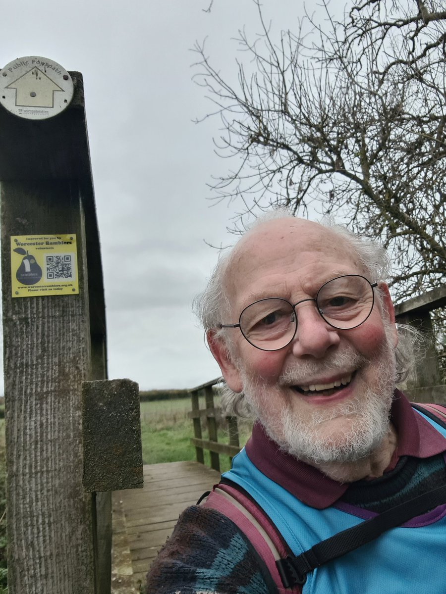 pjrookes's tweet photo. Just completed 42nd of 44 Millenium Way Circular Walks. 7 miles from Stoulton in Worcs. Congrats to Worcs Ramblers for installing very substantial wooden footbridge. Beautiful Autumn colours &amp; lots of mistletoe waiting for Xmas kiss. Frogs &amp; woodcocks in hiding today. https://t.co/pWFq9nwQmn