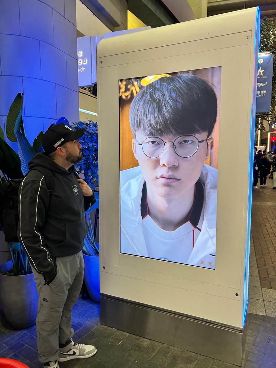 CodeGary (@codegary0) on Twitter photo I was there.
#worlds2024 <a href="/lolesports/">LoL Esports</a> <a href="/faker/">T1 Faker</a> <a href="/Pinkwardlol/">Pink Ward</a> #LeagueOfLegends #faker <a href="/T1LoL/">T1 LoL</a> <a href="/riotgames/">Riot Games</a> I was there.
#worlds2024 <a href="/lolesports/">LoL Esports</a> <a href="/faker/">T1 Faker</a> <a href="/Pinkwardlol/">Pink Ward</a> #LeagueOfLegends #faker <a href="/T1LoL/">T1 LoL</a> <a href="/riotgames/">Riot Games</a>
