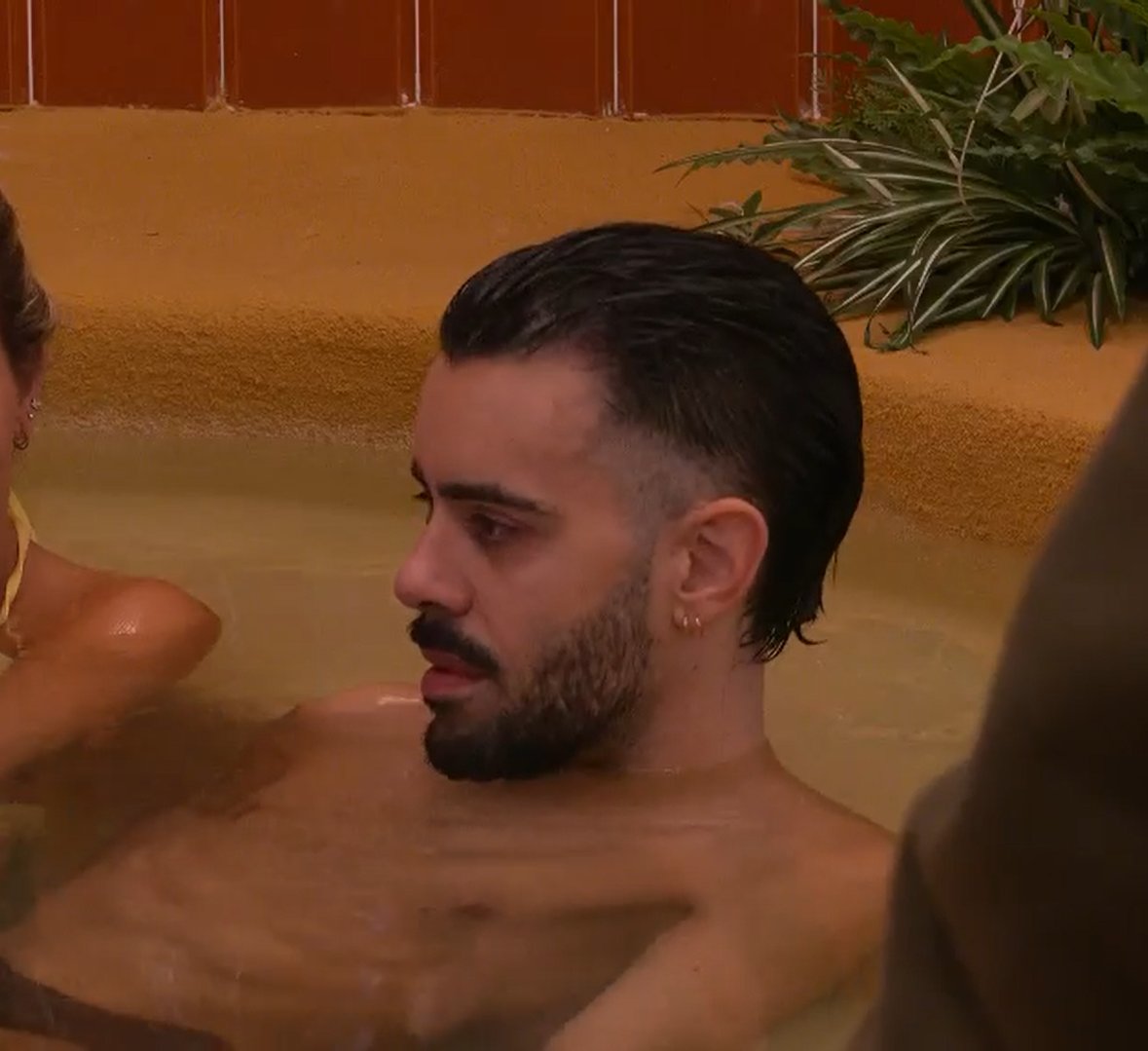 ¿Qué os parece el nuevo corte de Ruvens?

🔁 ME FLIPAAA
❤️ Estaba mejor antes...

#GH2N 

🔴 Mitele PLUS: mitele.es/directo/gh-24h…
🔴 Mitele: mitele.es/directo/gh-24h/