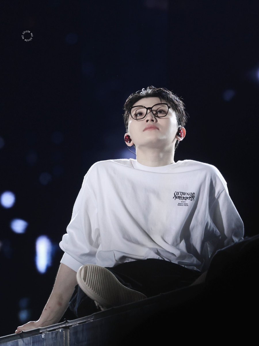 241013 SEVENTEEN RIGHT HERE in 고양

오해 일 때문에 넘 바빠서 지훈이랑 자주 마날 수 없어ㅠㅠ고양콘도 가지 못했어ㅜ
친구가 지훈이 예쁘게 찍고 나눠줘용
드론쇼 보고 있는 지후니🩷🩵 
예쁜 지훈이 캐럿들한테 공유! ς(>‿<.) 

#세븐틴 #캐럿  #woozi #우지 #이지훈 #ウジ