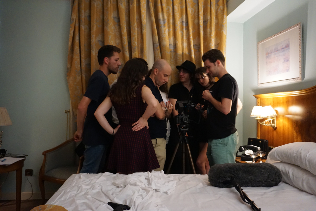 Os mostramos varios momentos del rodaje del corto Naumaqia, que tiene como escenario una habitación de nuestro hotel Alda Mercado de Zamora. 🎦 Se ambienta en la España de los años 60 y ya se ha convertido en finalistas del IX Festival Rueda con Rueda. 🤩

youtube.com/watch?v=ysUPYI…