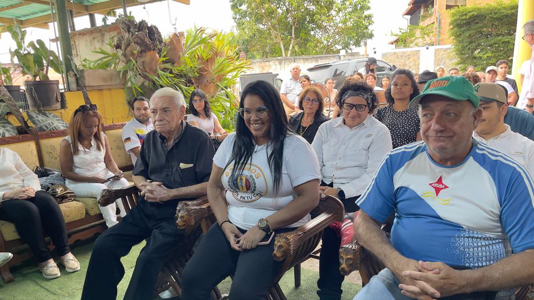 La Seccional Miranda sigue fortaleciendo la maquinaria de carne y hueso. Desde el municipio El Hatillo <a href="/adhatilloof/">AD El Hatillo</a>, junto a las autoridades del estado <a href="/Negal_m/">Negal Morales</a> <a href="/juancarloslaya/">JUAN CARLOS LAYA PEÑARANDA</a>, y la Secretaria Nacional de Organización <a href="/mydonascimento/">Myriam Do Nascimento</a>, realizan encuentro con la militancia ADeca.