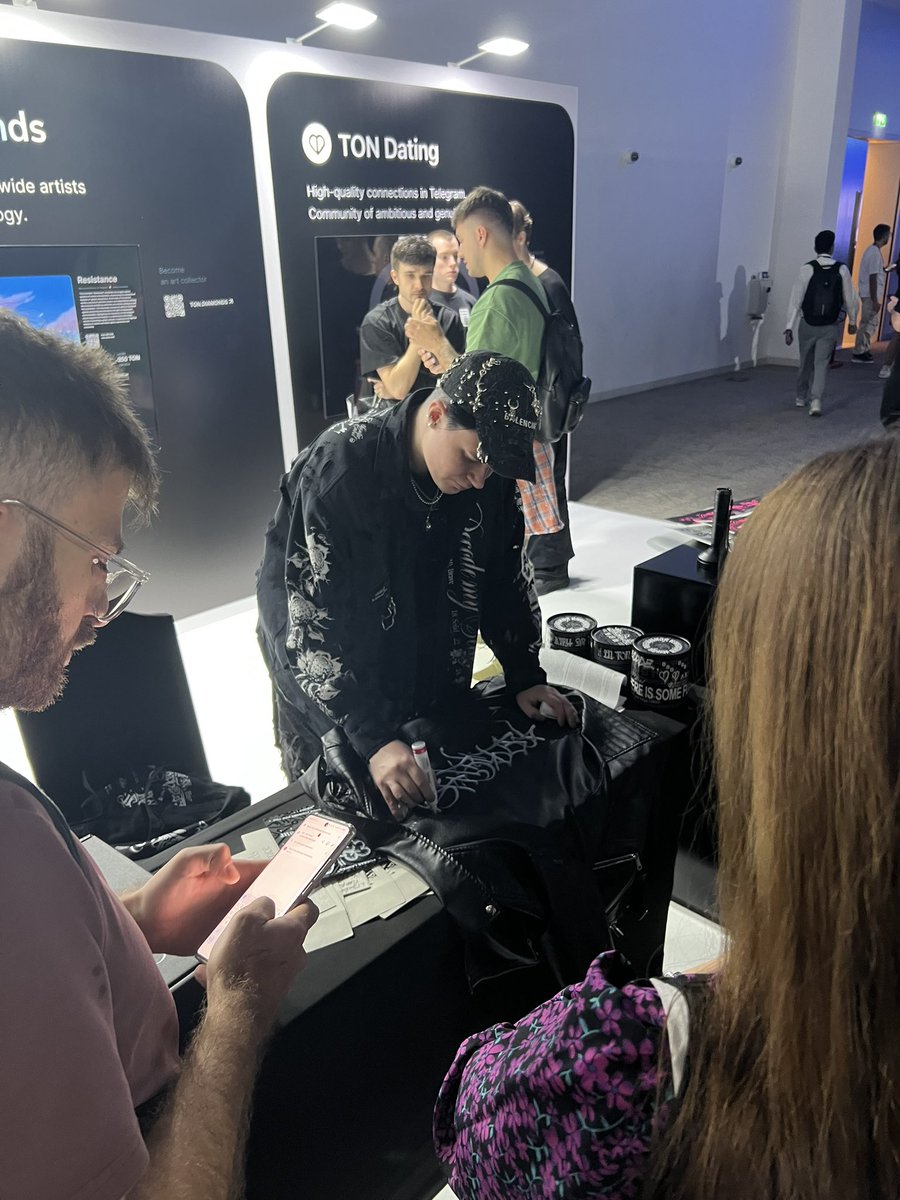 TON Gateway
Day 2
Completed

Great announcements from <a href="/falsenov/">Anton Trunov</a>, <a href="/makhoov/">Vladimir Makhov</a>, <a href="/PokrasLampas/">POKRAS LAMPAS ®</a> and the TON core team.