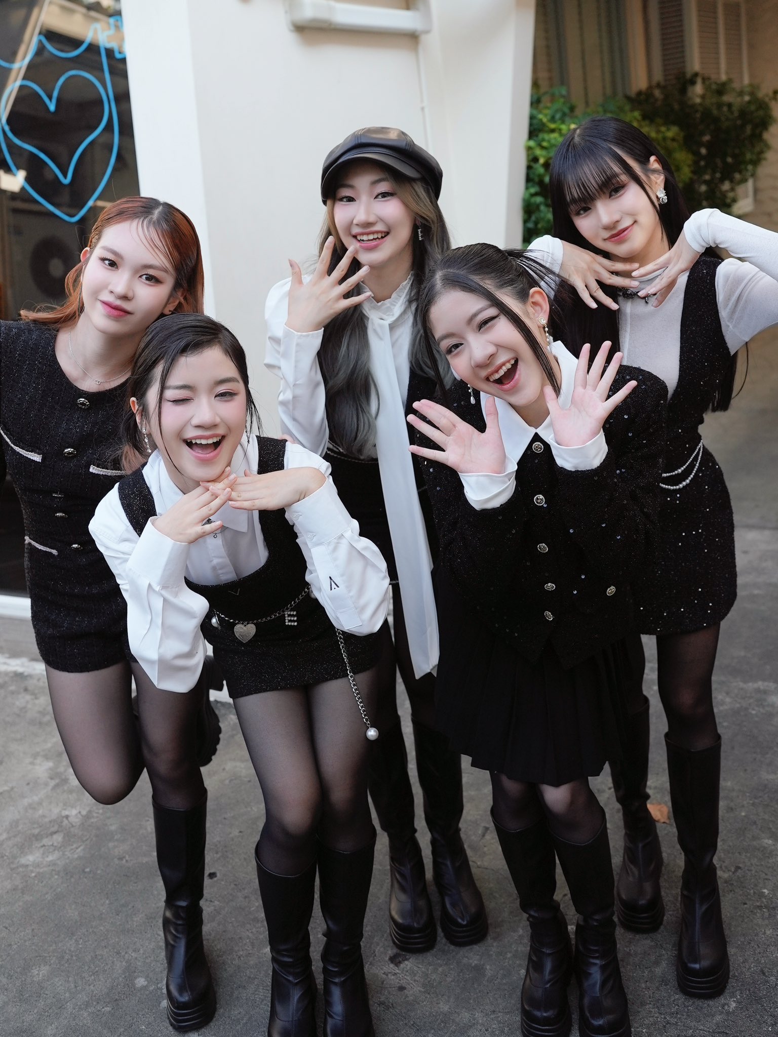 GbZA2apbgAAxnYQ?format=jpg&name=large