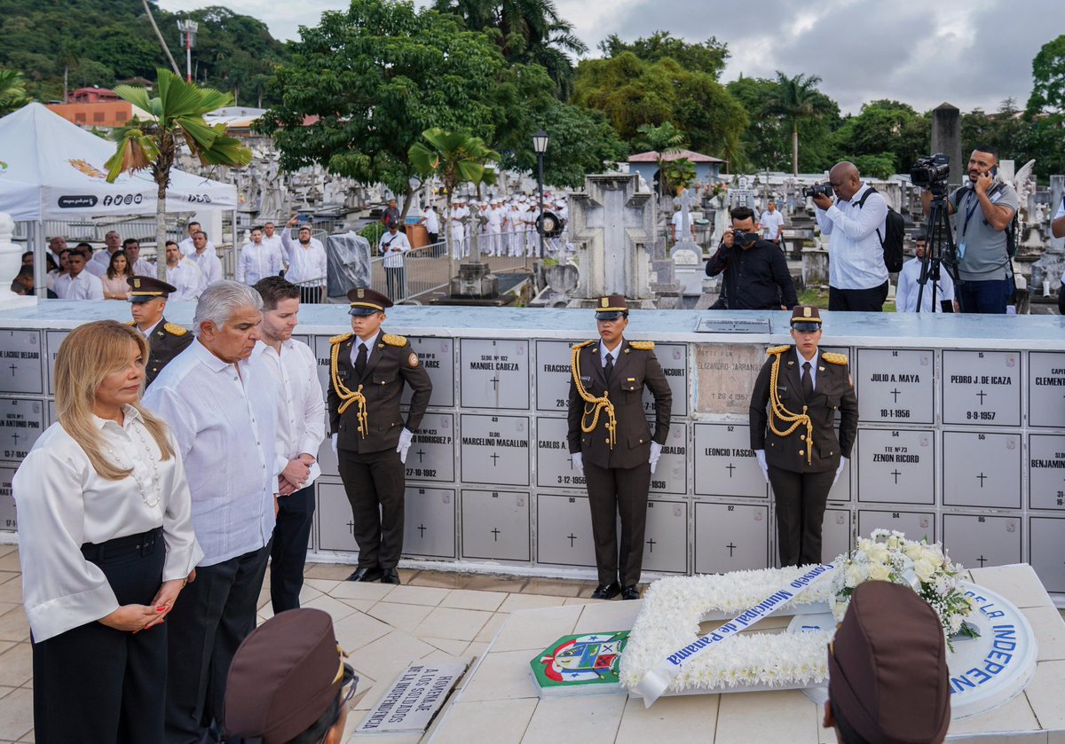 El presidente <a href="/JoseRaulMulino/">José Raúl Mulino</a> participó en la ceremonia en el Cementerio Amador para conmemorar el #DíaDeLosDifuntos.