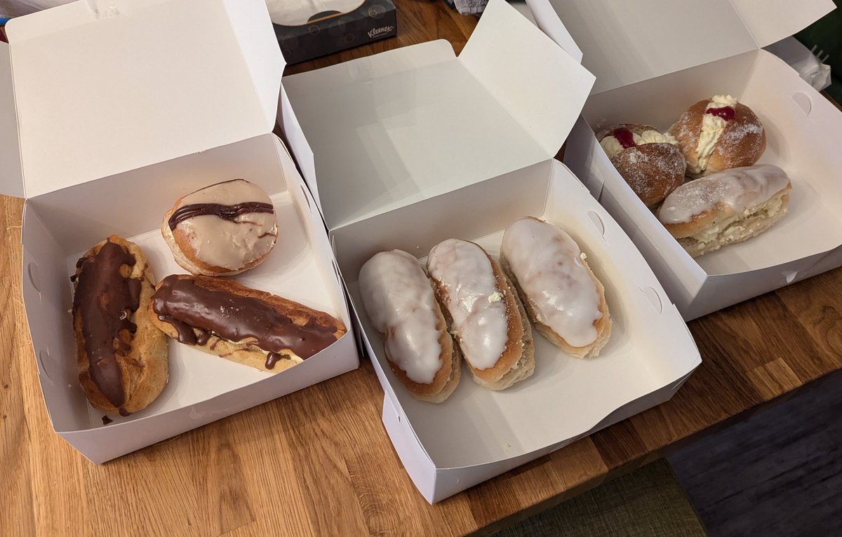 Got to the bakers before they closed, nabbed all their leftover cream desserts for £6 😈