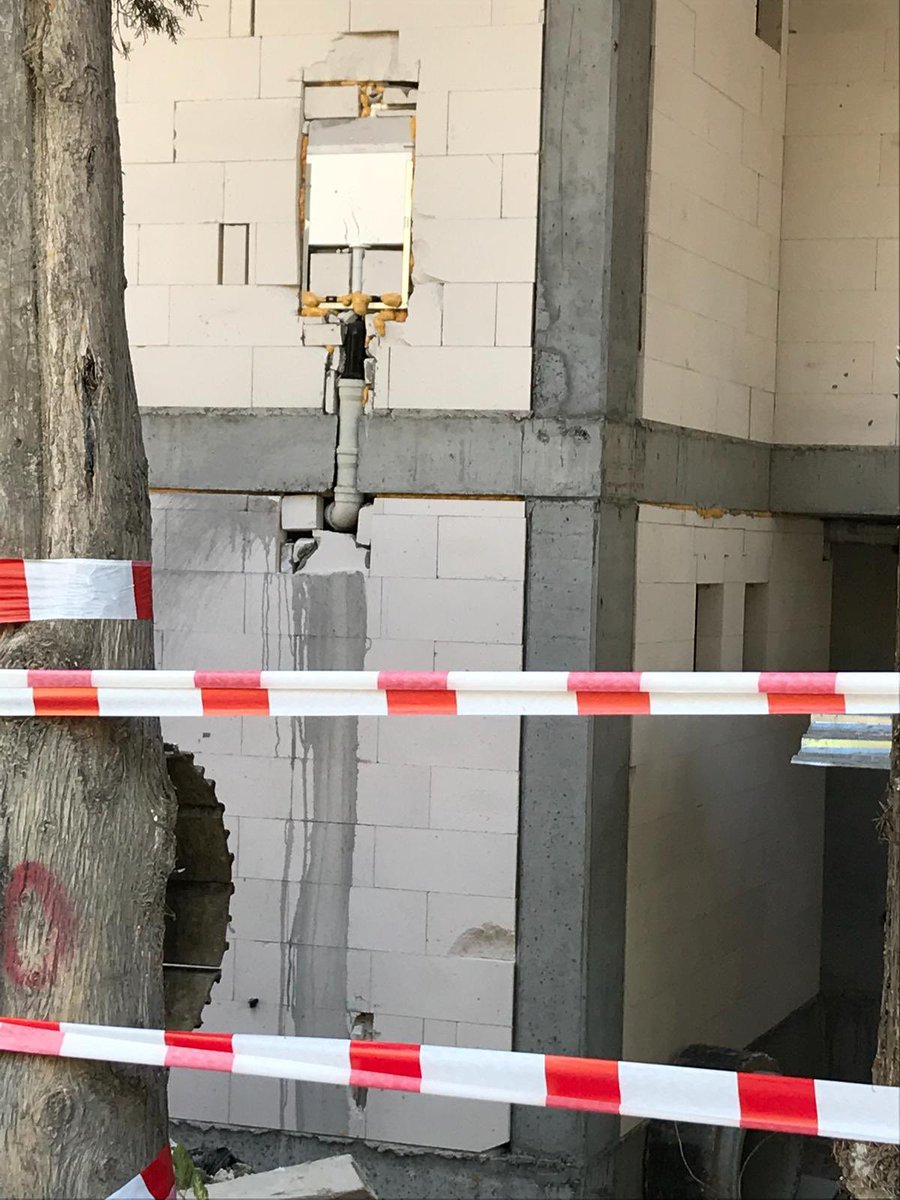 Yer: İstanbul/Bakırköy/Yeşilköy

Cinayete tam teşebbüs..❗️

Bu bina tamamlanmış ve oturum başlamış...