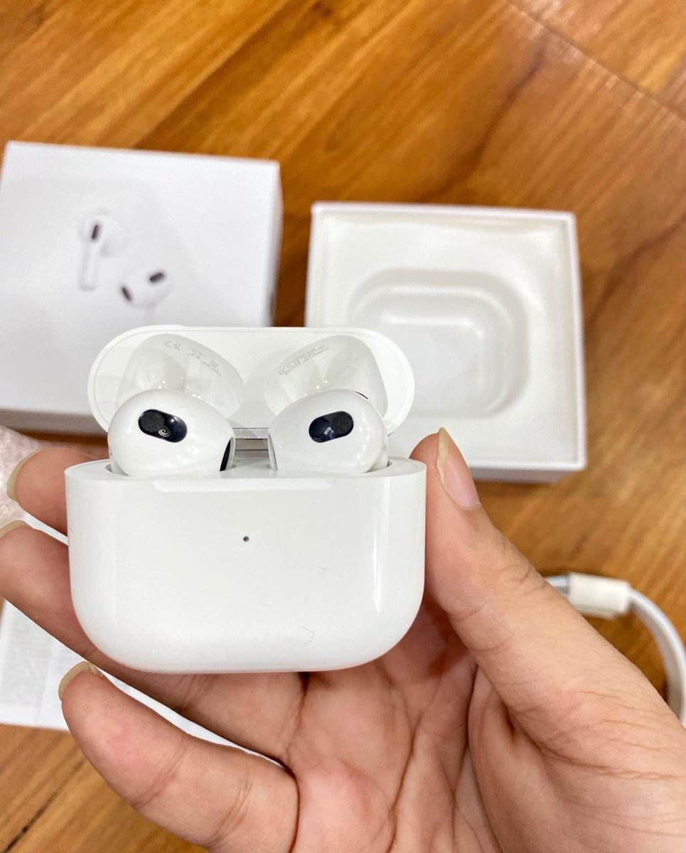 podtechph's tweet image. Latest Airpods Gen 3 for 999php ‼️SALE ‼️

☁️ complete accessories 
☁️ brandnew (limited stocks only)
☁️ dm to order 

go get yours now ✨