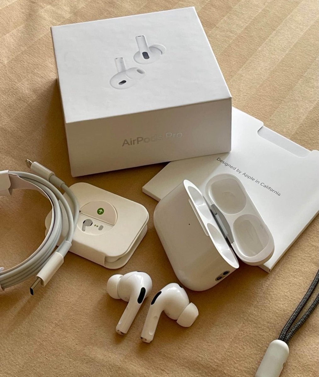 podtechph's tweet image. Airpods Pro 2 for 1,200php ‼️ SALE ‼️

☁️ complete with charger
☁️ brandnew/sealed (limited stocks only)
☁️ dm to order

go get yours now ✨