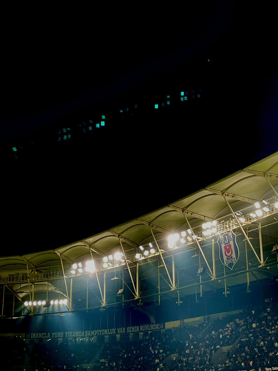 forzabesiktas's tweet photo. Bu ne büyük aşk, ŞANLI BEŞİKTAŞ 🦅 https://t.co/MykkWuNkuO