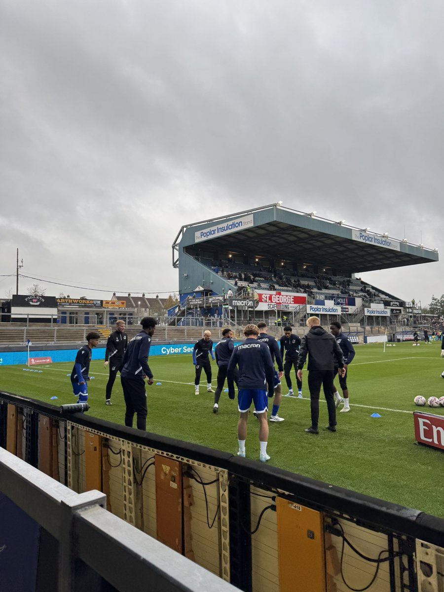 MollyStephens_'s tweet photo. FA Cup 1st Round weekend 🤩
📍 The Memorial Stadium is my base for #BBCFinalScore & @5livesport.
League 1 @BristolRoversCT v @WSM_AFCOfficial of National League South.
56 places separate these sides, 26 miles… should be a cracker 💥 https://t.co/evVX4t12lg