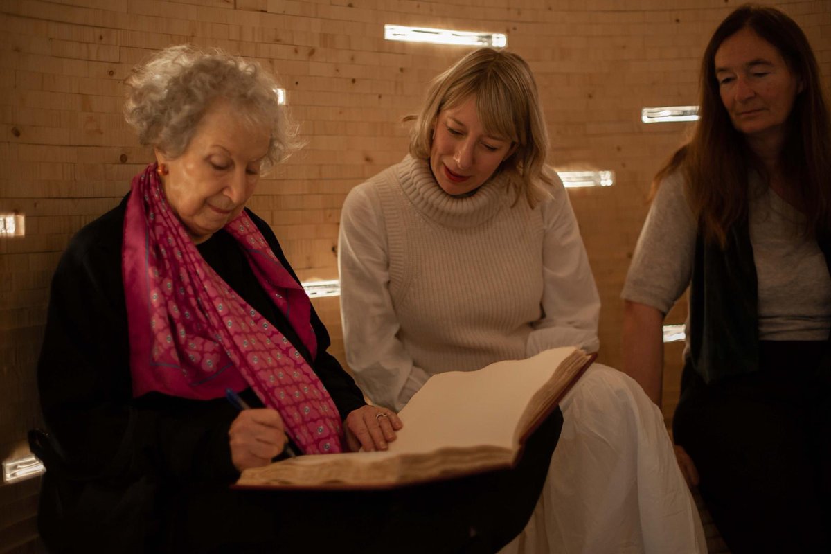 Future Library tweet media