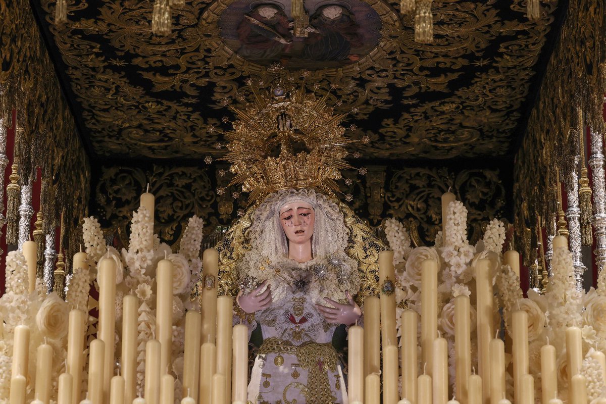 ElPenitente's tweet photo. 🟣 SEVILLA: María Santísima de la Estrella ya está en la calle. Al igual que hace dos días, suena "La Estrella Sublime".
#25añosCoronacionEstrella #Estrella31O #TDSCofrade #ElPenitente24 https://t.co/6JibAWJgiW