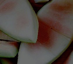 DietSaba's tweet photo. لاترمي الطبقة البيضاء من قشور البطيخ!
فائدتها أكبر من لبها الأحمر من حيث غناها بالأمينواسيد سترولين لتأثيره الأيجابي علي ضغط الدم العالي و غناها بالمعادن و الڤتامينات الهامة C, A B6و غنية جدا بالألياف المنظفة للأمعاء والتخلص من الأمساك! والأهم قليلة السكر لمرضي السكري @DietArab https://t.co/JjB47O5CKz