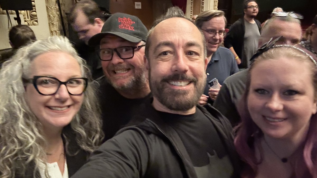 90minutetape's tweet image. We had a super awesome time hanging out with future lifelong friends @Netropolis and @MrsNetropolis last night at The Burt for a viewing of the documentary The Phantom of Winnipeg followed by a fun set with @ThatKevinSmith who is always so kind and genuine.