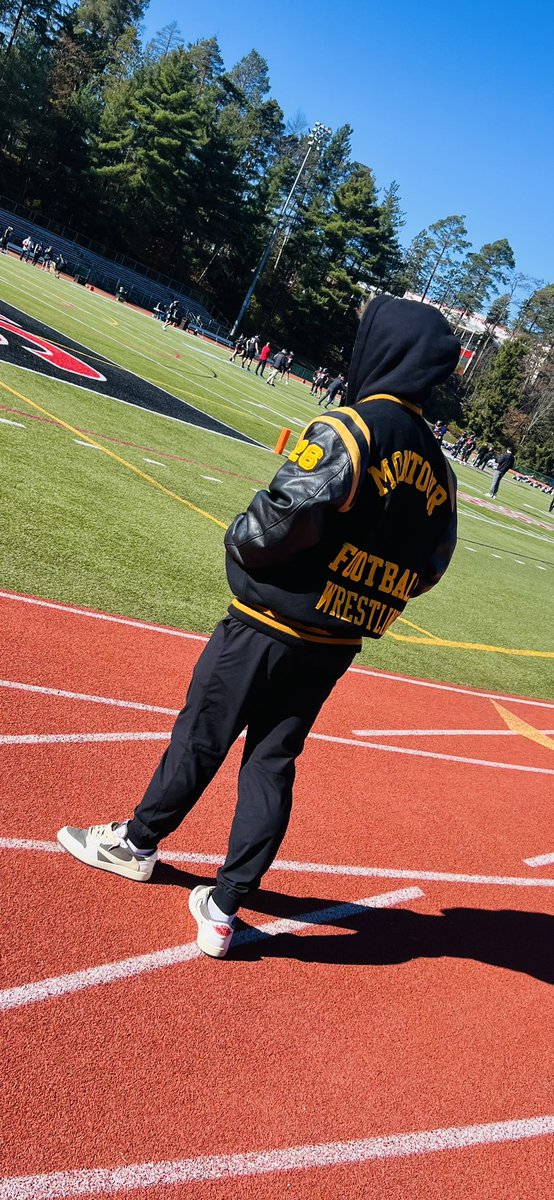 halajcio's tweet image. Thanks for the game day visit @CoachBruniSFU  #goflash 🔴⚫️