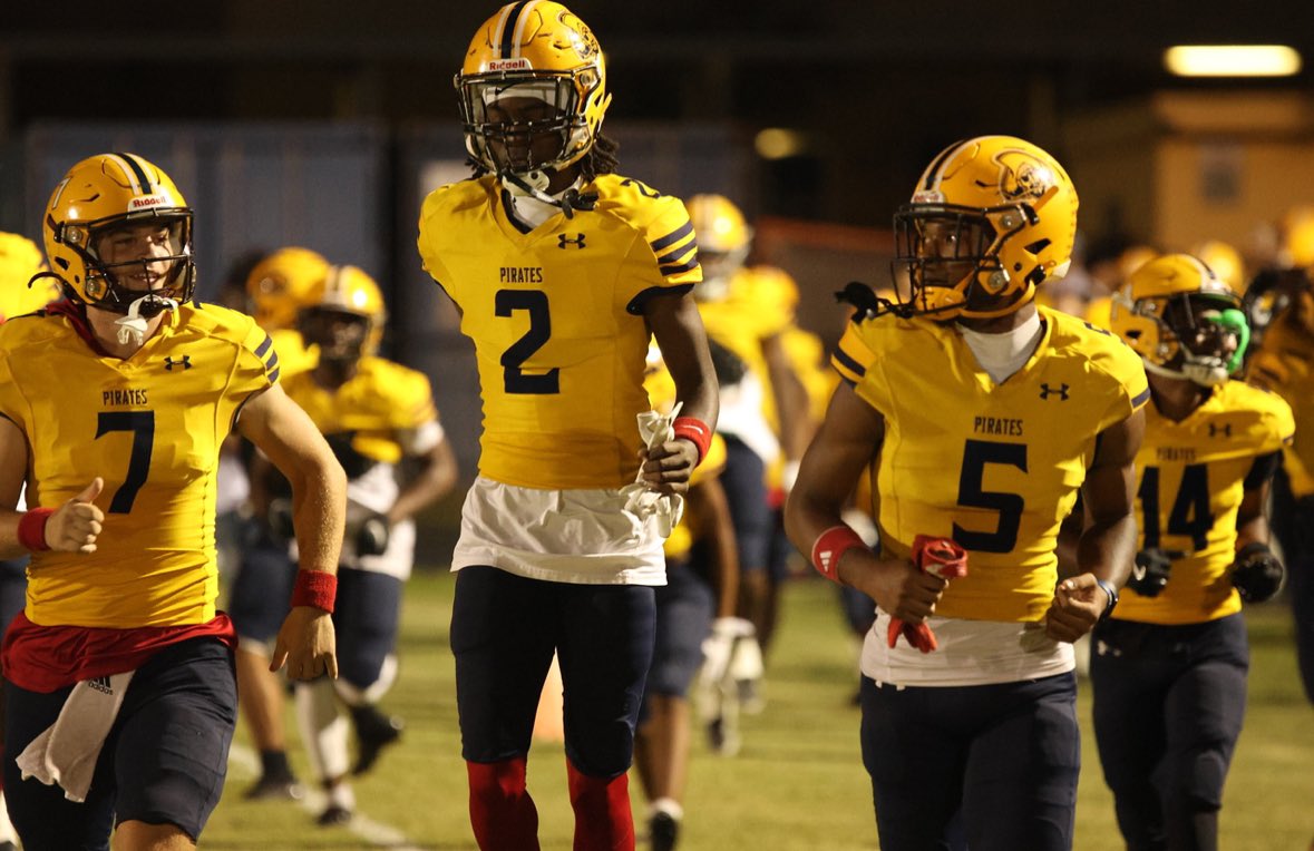 C/O 25 QB <a href="/DylanNahra/">Dylan Nahra</a> 
GPA: 3.1 
18/26 246 yards 3 TDs 
vs CCC