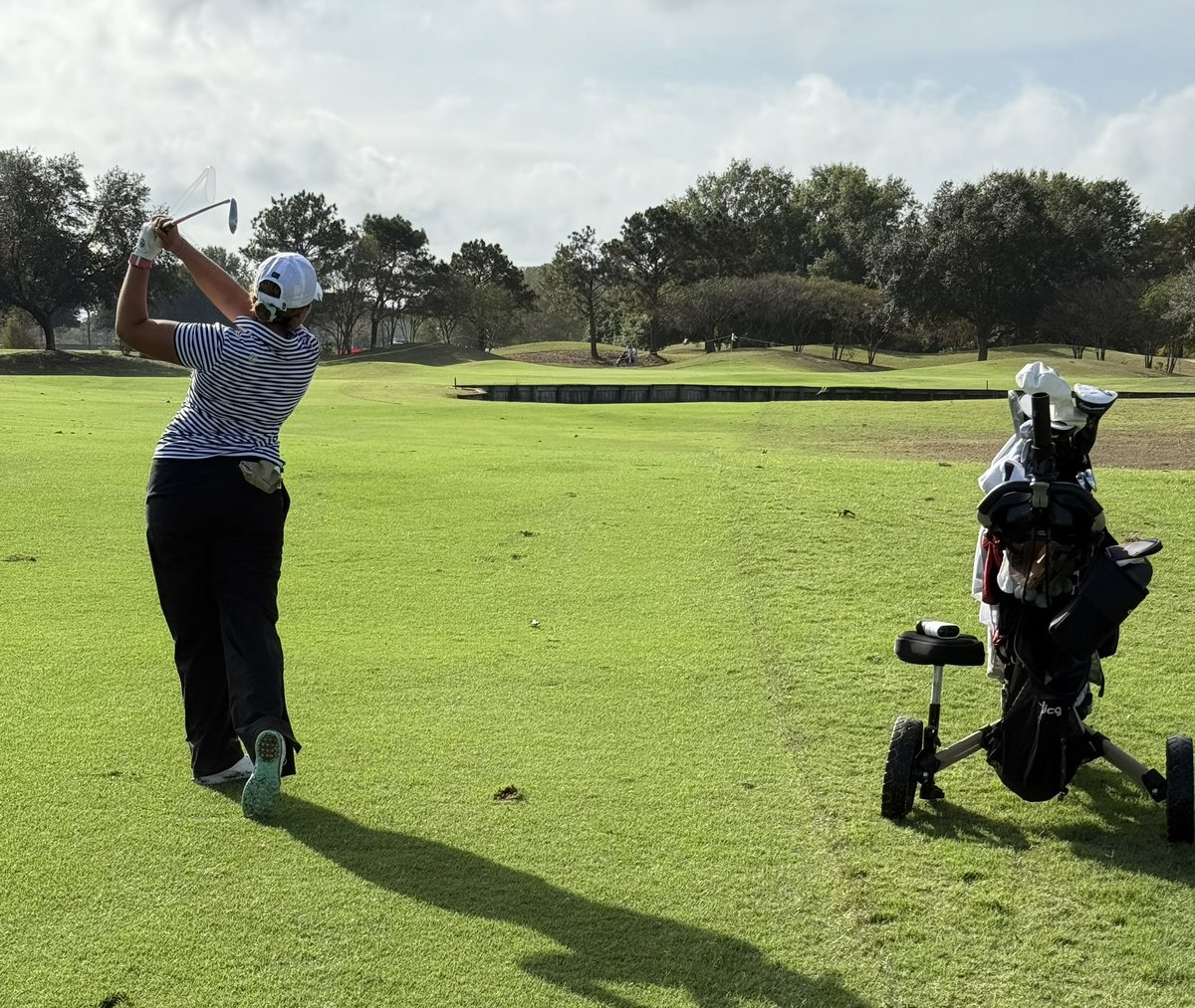 nb3jgnc's tweet photo. The course is under attack! The girls are out in force and ready to start dropping low scores at @koasatipinesccr… 🏌️♀️
#nb3jgnc #juniorgolfhub #pkbgt #r1companies #wilsongolf #shortpar4 #dicksongolf #uspa #agame #jove #puttview #foresightsports #luggageforward #collarsandco #dicksongolf