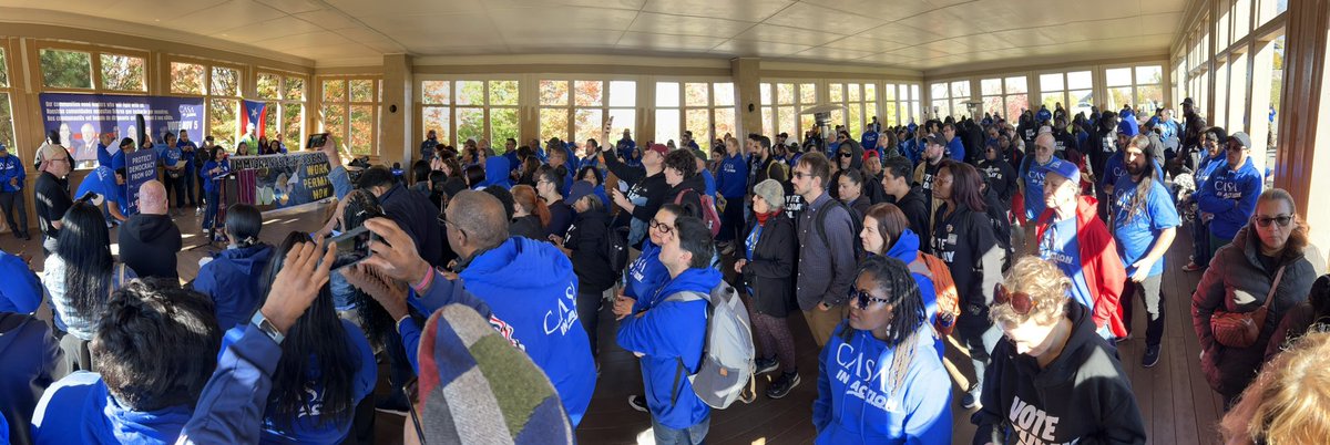CASAinAction's tweet photo. Boricuas &amp; Immigrants Rising: over 400 people from PA &amp; MD convene in a packed house in Harrisburg. CASA in Action has knocked nearly 250,000 doors for @KamalaHarris. We are energizing voters to show up for the only candidate who supports #immigrant, #Black, #Latino families. https://t.co/RMUHDVNGWn