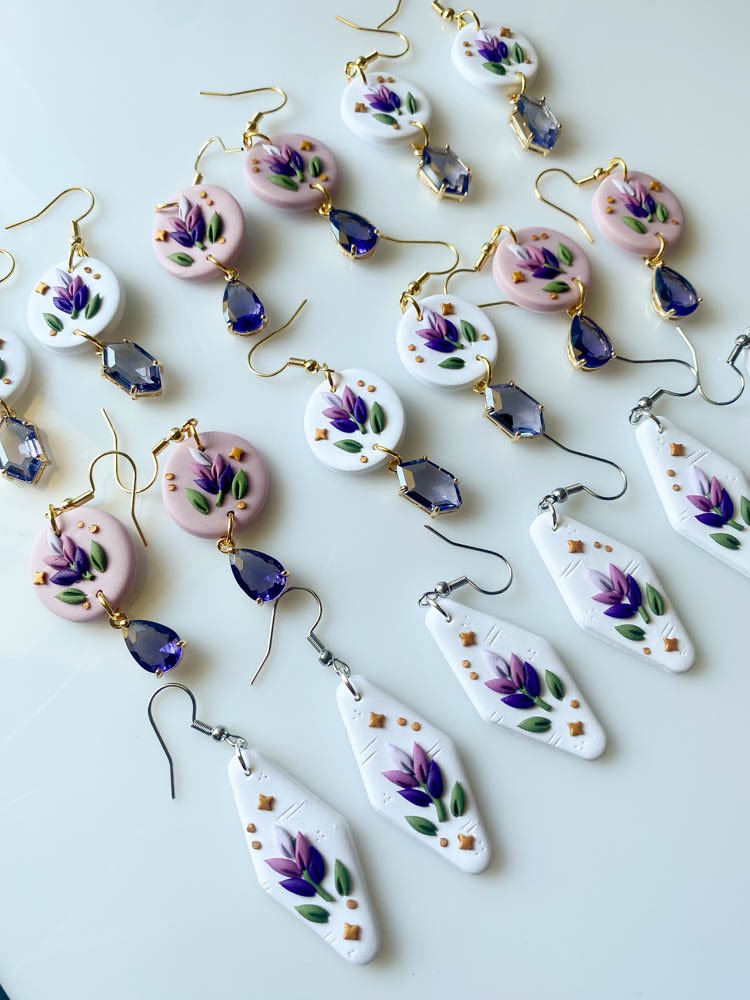 peripheralUS's tweet image. i am insecure about almost every creative choice i make so i just uh never choose and instead make some of everything🥹

some EVERYTHING at today’s earring drop!! online today (nov 2) at 1PM pacific💕