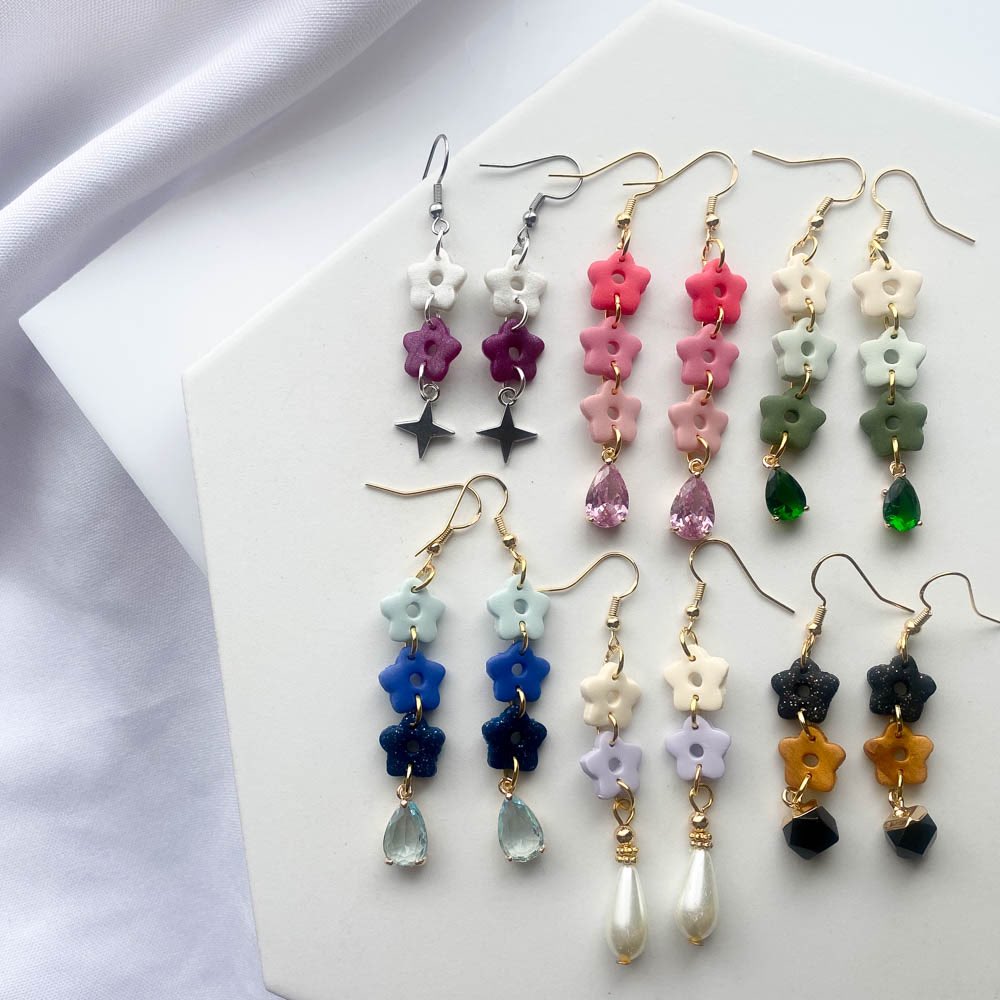 peripheralUS's tweet image. i am insecure about almost every creative choice i make so i just uh never choose and instead make some of everything🥹

some EVERYTHING at today’s earring drop!! online today (nov 2) at 1PM pacific💕