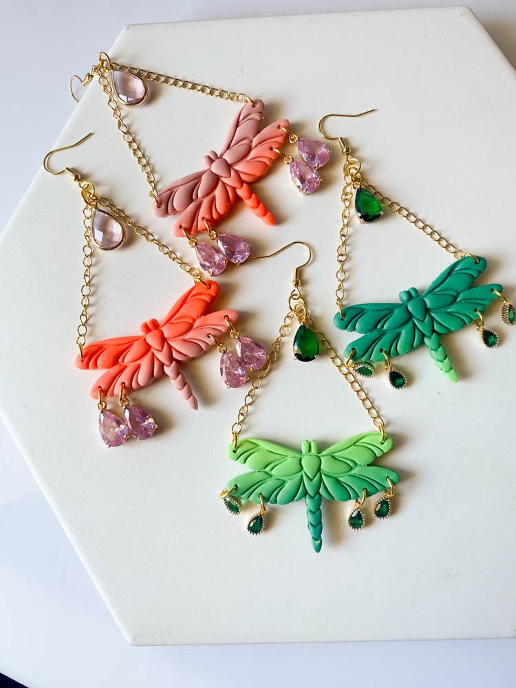 peripheralUS's tweet image. i am insecure about almost every creative choice i make so i just uh never choose and instead make some of everything🥹

some EVERYTHING at today’s earring drop!! online today (nov 2) at 1PM pacific💕