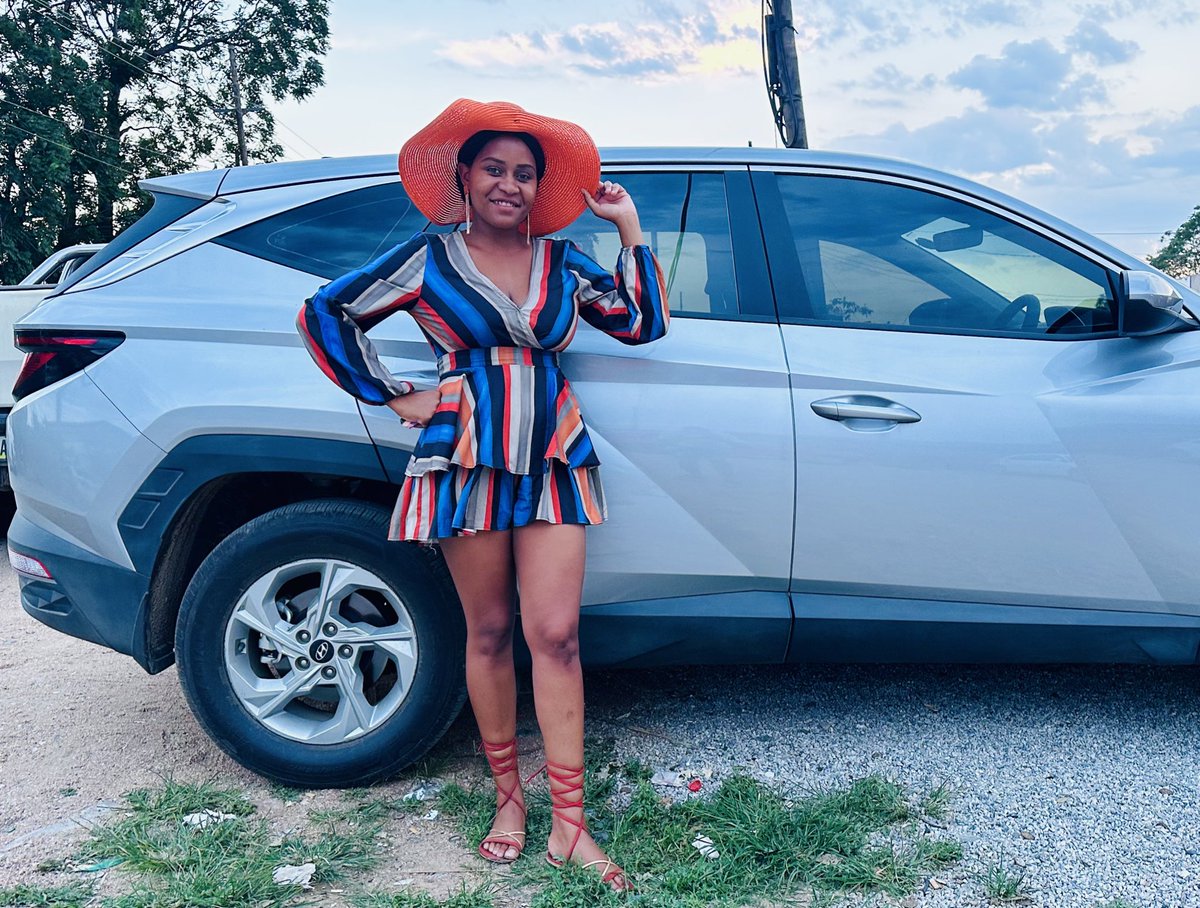 SparklinBeee's tweet photo. A beautiful day with my 2nd born “Grace” #2ndNovember #1YearAnnivesary 🚗🚗🙌🏽❤️🍾🍾🥂🥂🙏🏽🙏🏽
4th frame… I hate the wind!!! 😤😤😂😂😂 https://t.co/AweboBVN85
