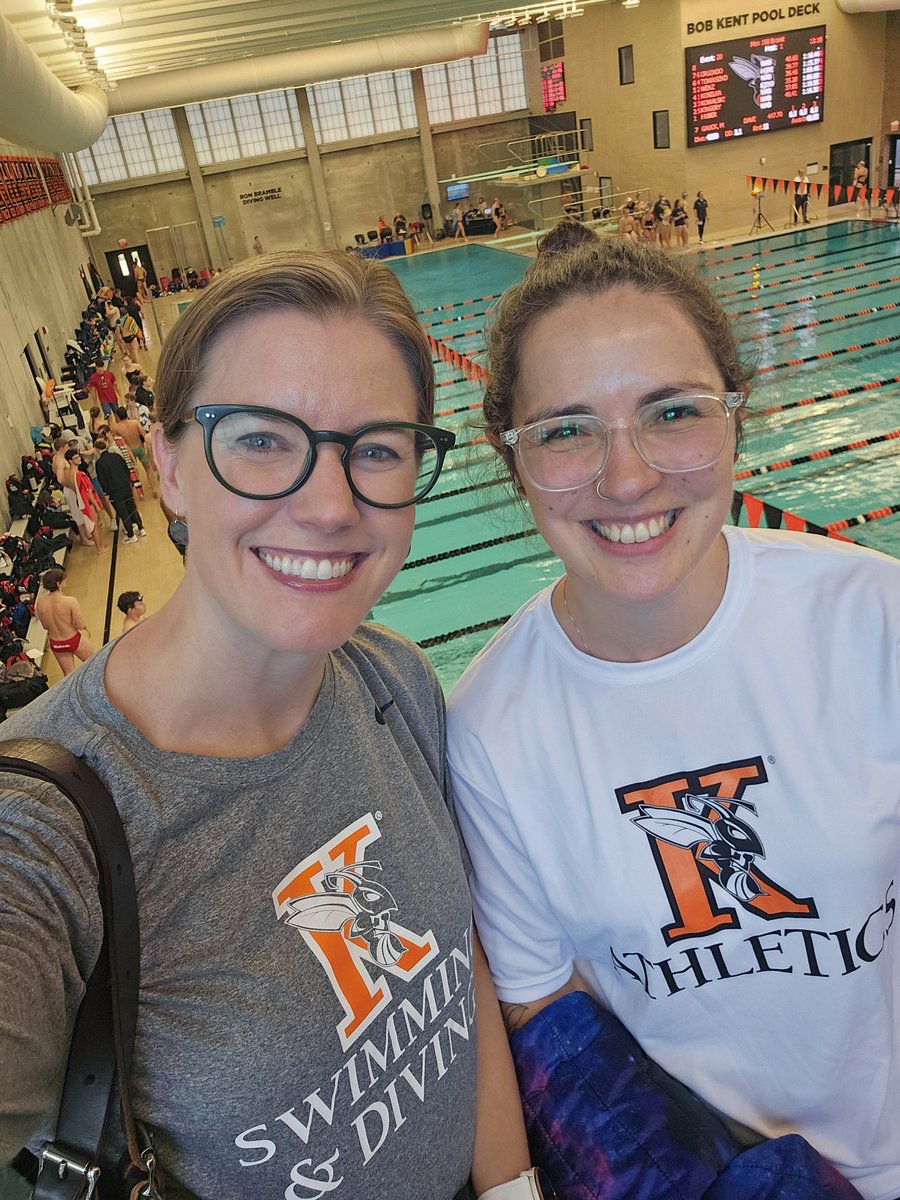 ksederbe's tweet photo. Supporting our swimmers! @kcollege @khornets @Dr_Dani_AR https://t.co/Rd1QAyIqA9