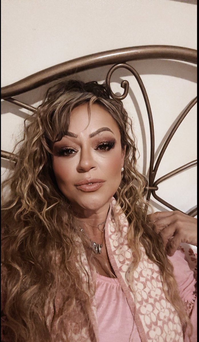 nellie74100's tweet image. I hope everyone is having a fantastic Saturday 🙌🏽😁🩷