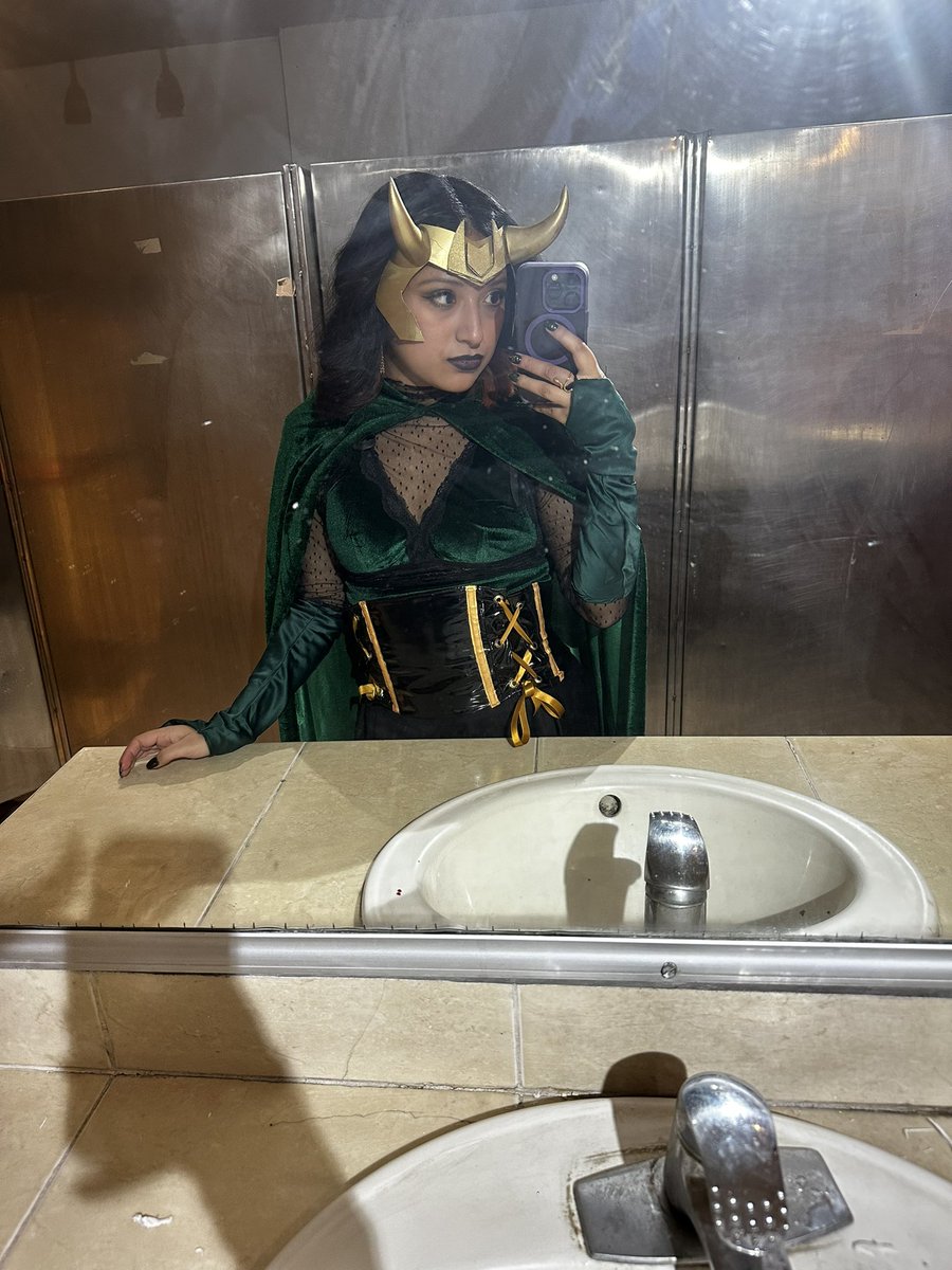 BebelynAPR's tweet photo. @JuanSGuarnizo Me disfrace de Loki 💚 (con distintos cuernos por que mi pedido llego tarde jajaja) https://t.co/m5ce3Z4xU4