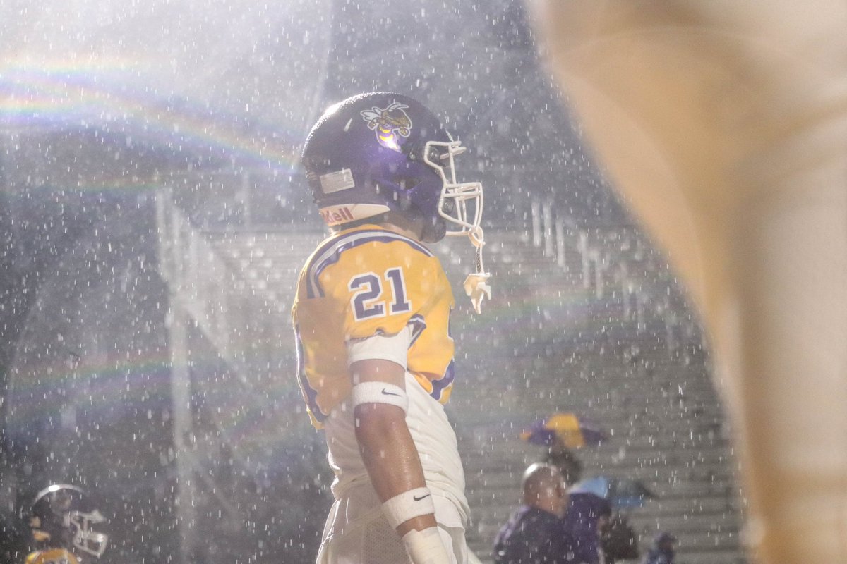 dsjacketstv's tweet image. Rain game ✅✅

@denhamspringsFB | #AnythingButSoft