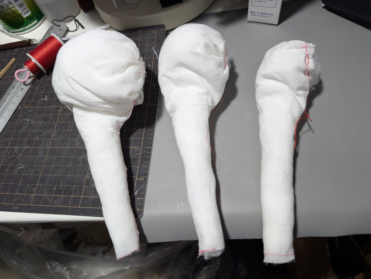 Aylakig's tweet photo. パフスリーブ好きによるレッグオブマトンスリーブの練習👍(1/4サイズ)
しかしこのボリューム感!平面の布が、こんな立体的になるなんて楽しすぎるよね🤤
#legofmutton
#puffsleeve https://t.co/2mcRPgxeoY