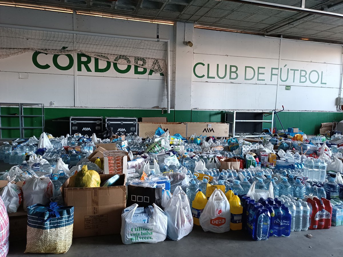 Peña Cordobamania (@cordobamania) on Twitter photo El cordobesismo ha respondido magníficamente a la llamada solidaria, aficionados a pie, en coche, furgonetas... Un reguero continuo de gente. Muy orgullosos de sentir los mismos colores. Sabemos además que múltiples peñas han colaborado en la capital y la provincia <a href="/PenasCCF/">Peñas Oficiales Córdoba CF</a> El cordobesismo ha respondido magníficamente a la llamada solidaria, aficionados a pie, en coche, furgonetas... Un reguero continuo de gente. Muy orgullosos de sentir los mismos colores. Sabemos además que múltiples peñas han colaborado en la capital y la provincia <a href="/PenasCCF/">Peñas Oficiales Córdoba CF</a>