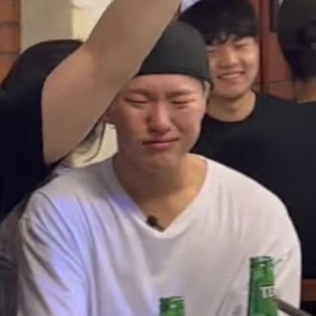 arulleee_'s tweet image. me atm dahil indi pa nakasali sa privatter ni kuya que 😔 #ayokona  #kuyaque #joklngpotosanawalangmaoffend:)