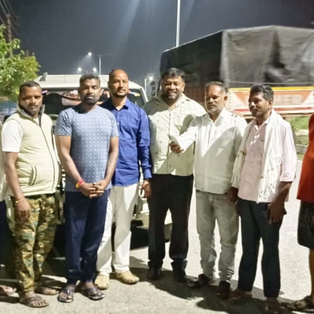 MahanayakaK's tweet photo. ದೈತ್ಯರಾಜ್ ಅವರ ಗೆಳೆಯರ ಬಳಗ ✊ 
💜#ಮಹಾನಾಯಕ_ರಕ್ಷಣಾ_ವೇದಿಕೆ💜
           💜🙏ಜೈ ಭೀಮ್ 🙏💜
        💜🙏ಜೈ ಸಂವಿಧಾನ್🙏💜 https://t.co/qGSAUU0b1l